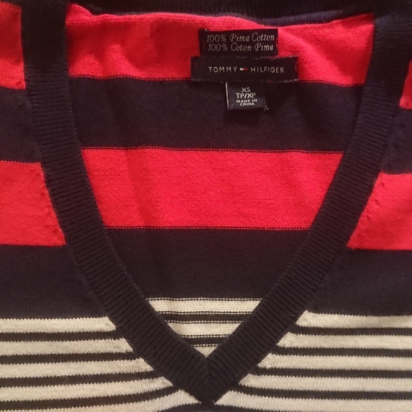 ✨HP✨2/$50 Tommy Hilfiger V-neck sweater - Picture 4 of 6
